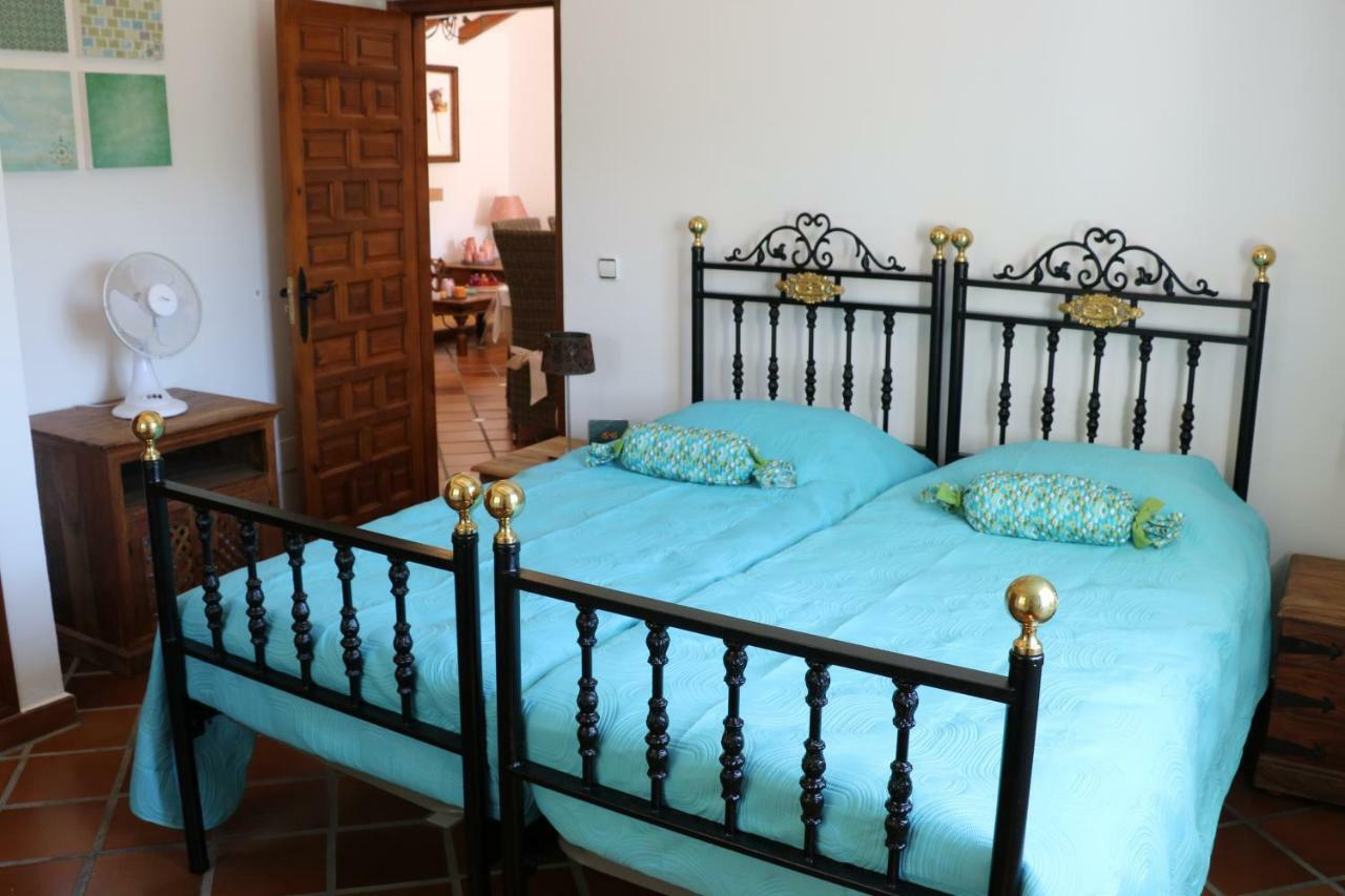 Casa Los Almendros Canillas de Albaida Luaran gambar